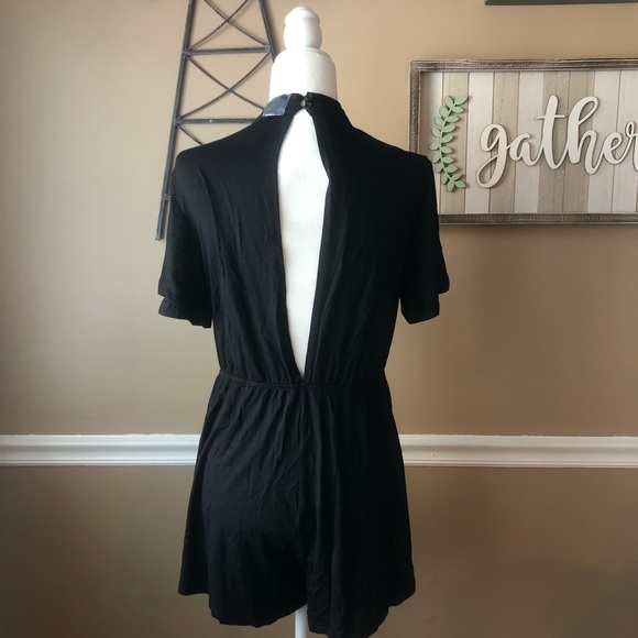 Short Sleeve Plunging Black Romper - Picture 6 of 6